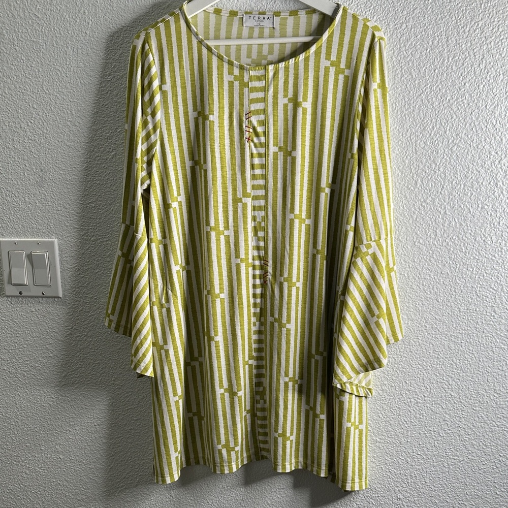 Terra by apparel Striped Green and White Tunic Top Asymmetrical bell sleeves L